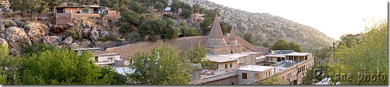 Temple yézidi de Lalesh au lever du soleil