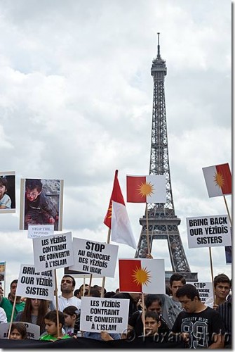 Parvis des droits de l'Homme - Trocadéro - Paris Manifestation des Yézidis de France